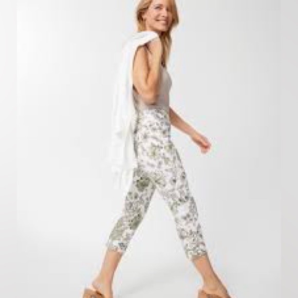 Chico's Pants - Chicos Josie August Floral Lattice-Hem Capri Pants